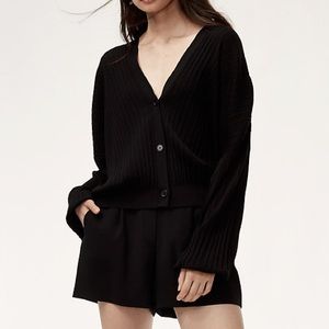 aritzia babaton black cohen shorts size 8